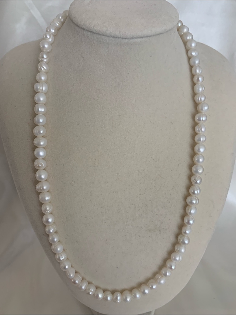 Vintage Genuine Classic Freshwater Pearl Necklace - White
